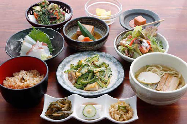 島唄と地料理