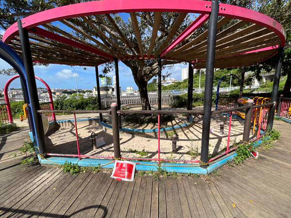 11海軍壕公園_幼児用複合遊具3