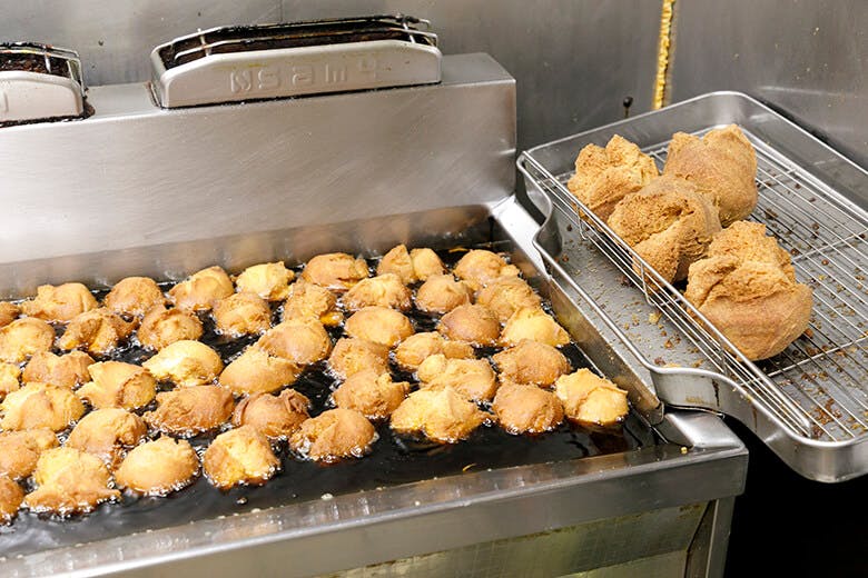 呉屋てんぷら屋|きつね色にあがるサーターアンダギー