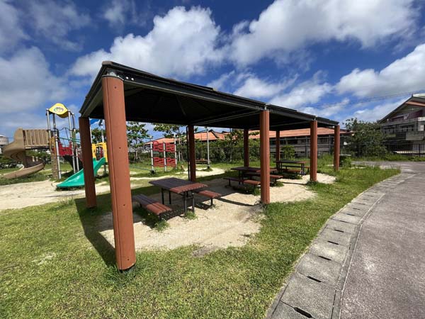 12はえるん公園_休憩所