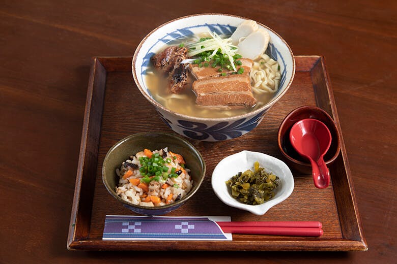 3丁目の島そば屋|人気ナンバーワンメニューの「島そば」