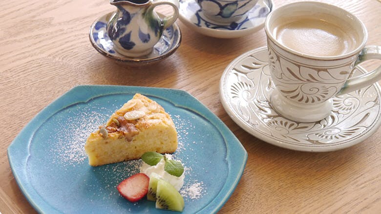 うちなー茶屋&ギャラリーぶくぶく|「いまいパン」でつくられたケーキ