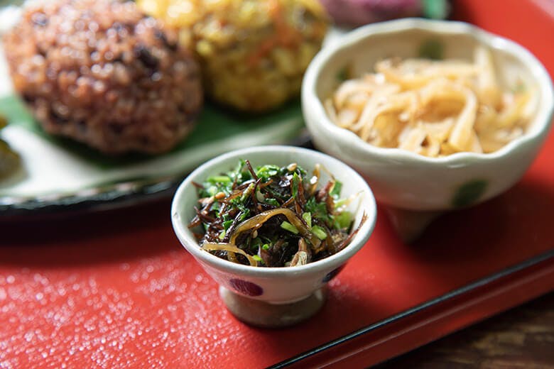 笑味（えみ）の店｜長寿の村・大宜味村で受け継がれてきた調理法で作られた、和え物や煮物に炒め物など