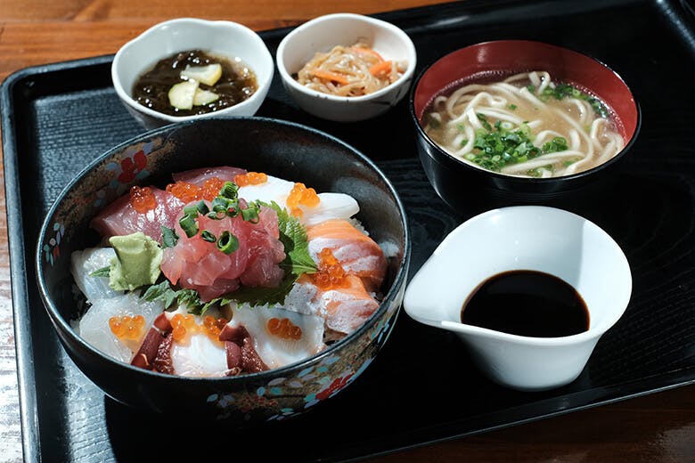 楚辺(そべ)|海鮮丼