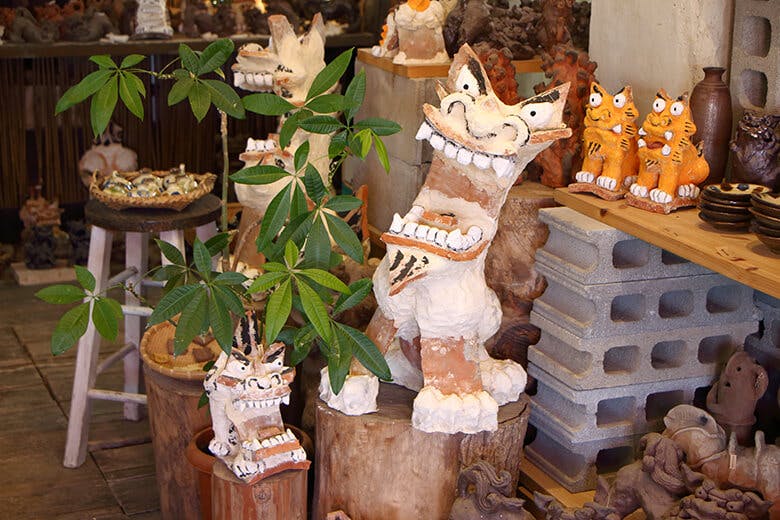 ぎゃらりーゆしびん|大型の漆喰シーサー