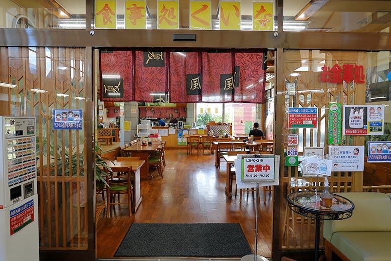 道の駅ゆいゆい国頭｜「レストランくいな」入り口