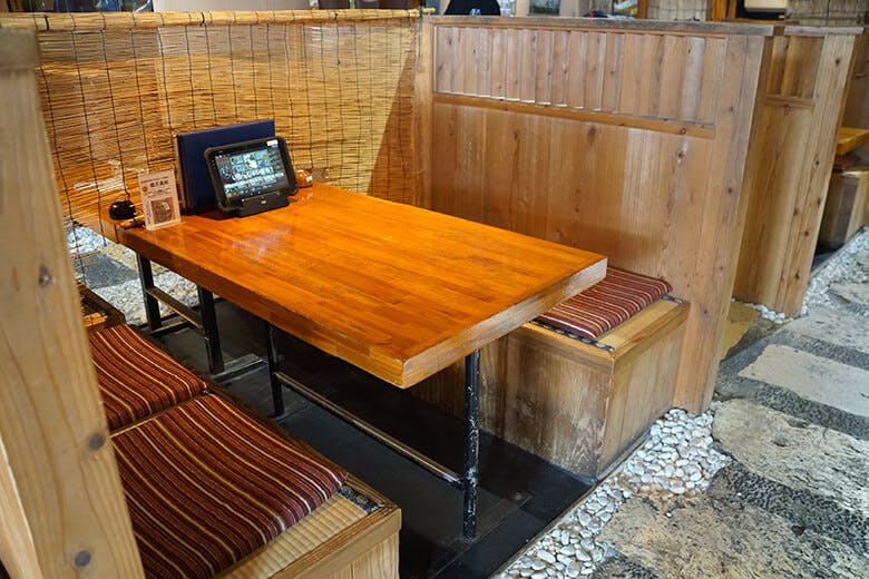 うまりずま|テーブル席