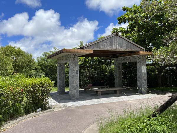 20本部公園_休憩スペース