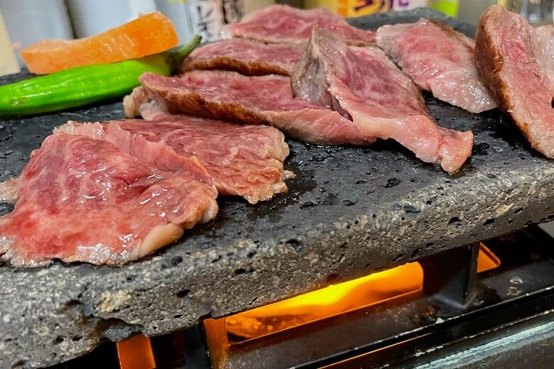 「あかがーら」|宮古牛溶岩焼き