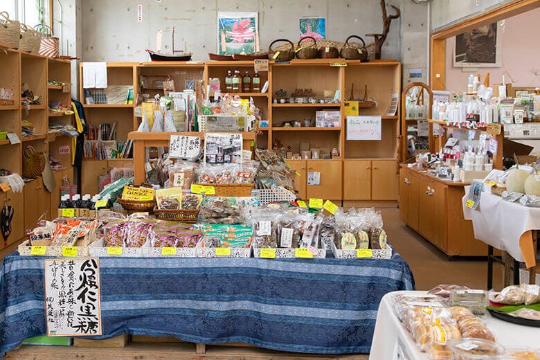 今帰仁の駅そ～れ｜店内の売り場