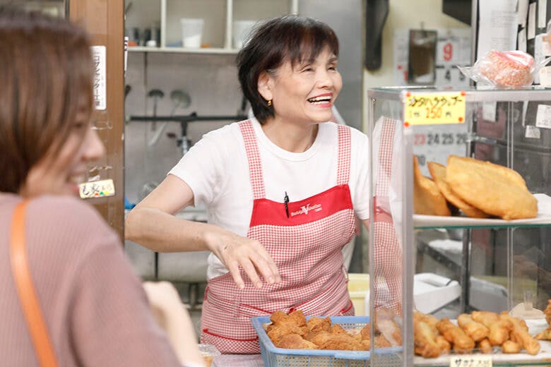 呉屋てんぷら屋|売り子の女性