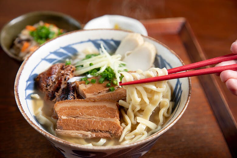 3丁目の島そば屋|お箸でつままれた平太?