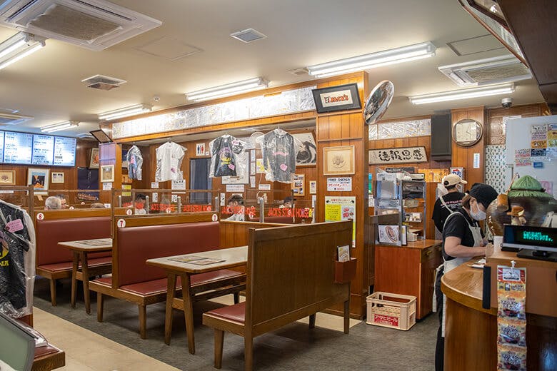 ジャッキーステーキハウス｜レトロな雰囲気の店内
