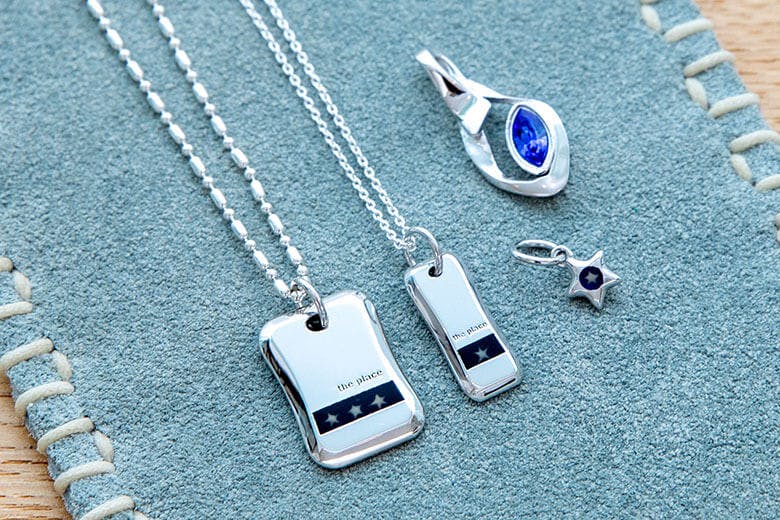 Grace(グレイス)|商品が並んだガラスの展示ケース