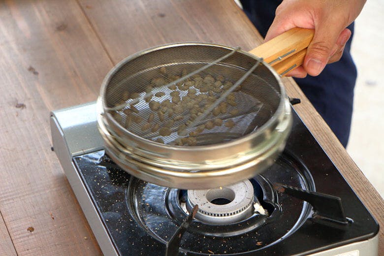 又吉コーヒー園|生豆を焙煎する