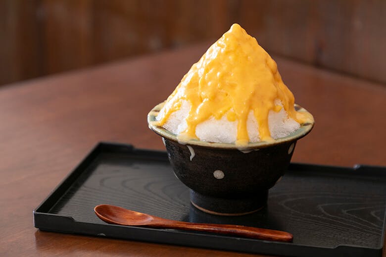 みよ家|黄金色したサツマイモのソースがかかったぜんざい