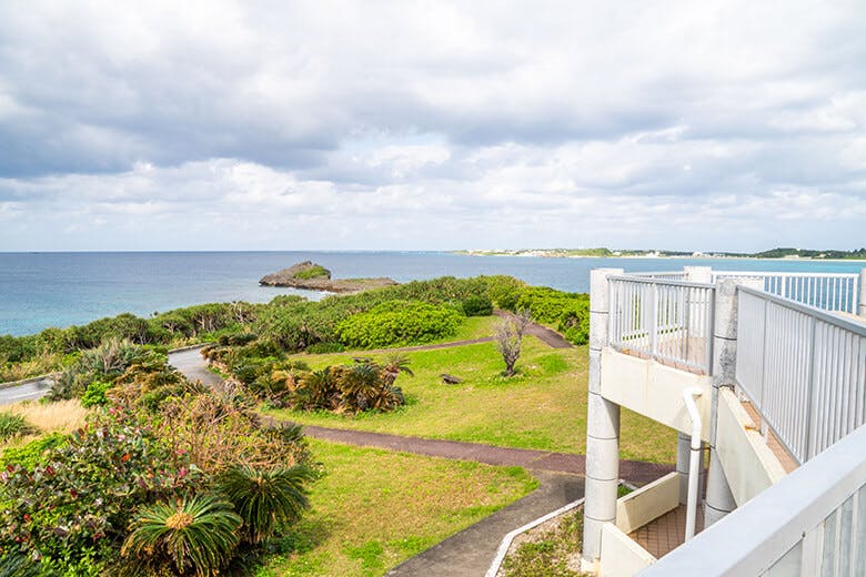 西平安名崎(にしへんなざき)|展望台から見える景色と遊歩道