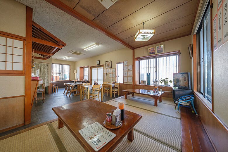 大和（だいわ）食堂｜御座敷もある店舗内観