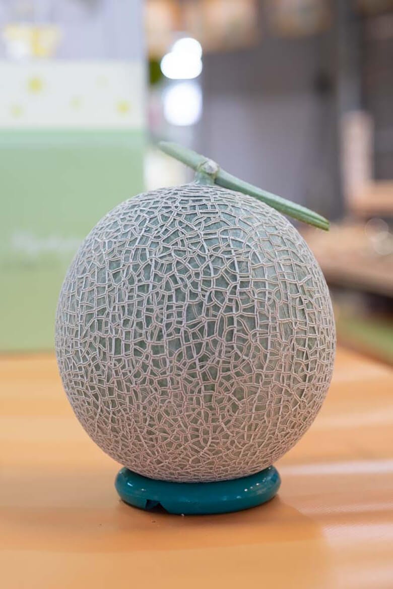 島の駅みやこ|丸々とした宮古島メロン