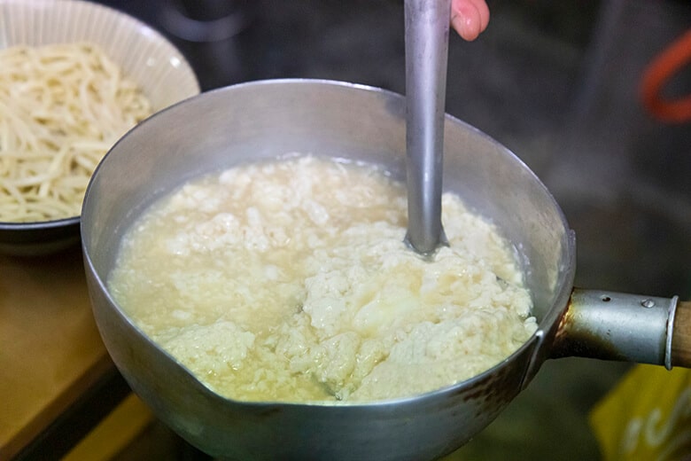 海洋食堂|鍋で温められたゆし豆腐
