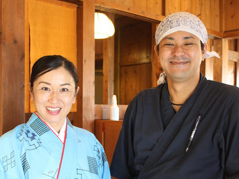 ぬちがふぅ（命果報）｜店長兼料理長の西さん（写真右）