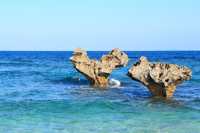 古宇利島ハートロック｜2つの岩