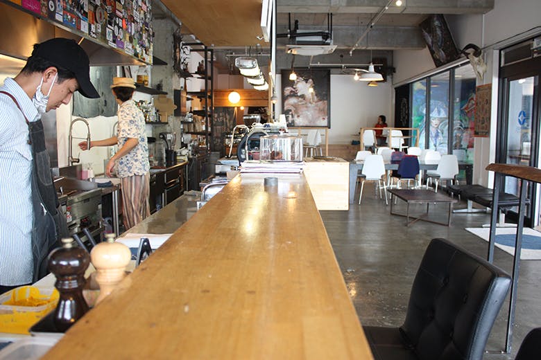 AIEN?COFFEE&HOSTEL（アイエン?コーヒー＆ホステル）｜カウンター席