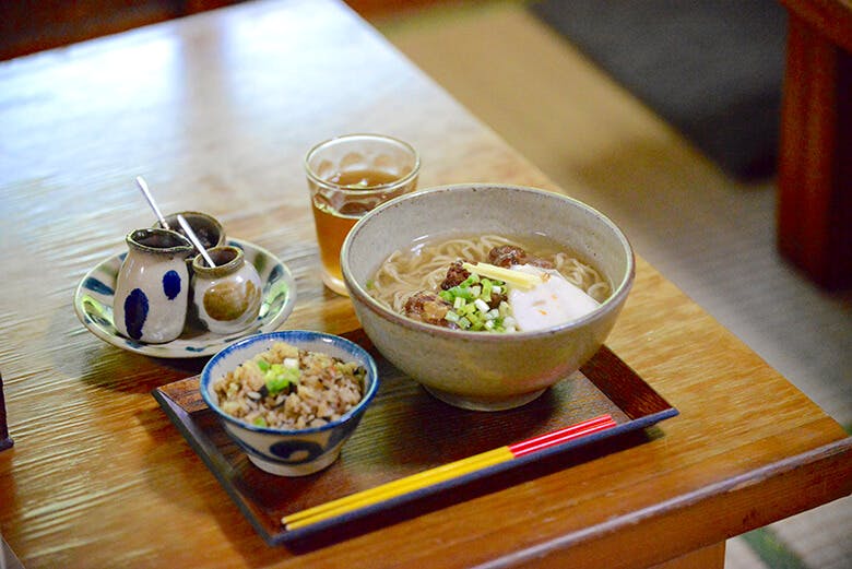今帰仁そば｜こだわりの生麺とスープ