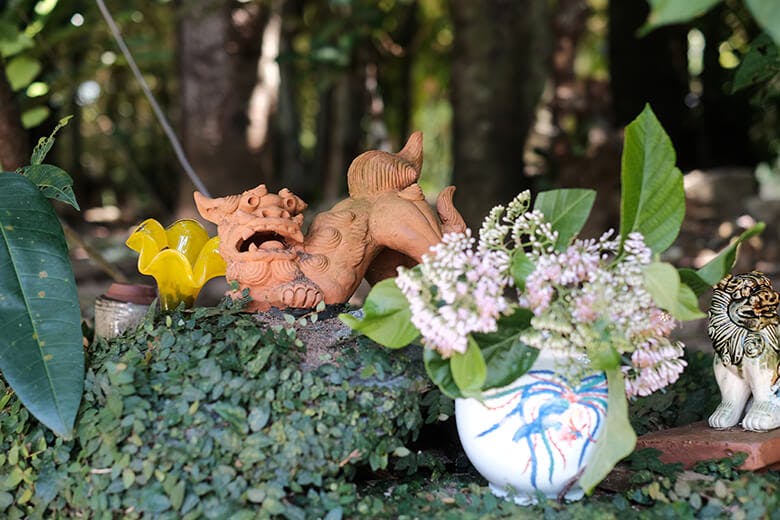 古民家の宿・お食事処ちゃんや～｜門に鎮座するシーサー