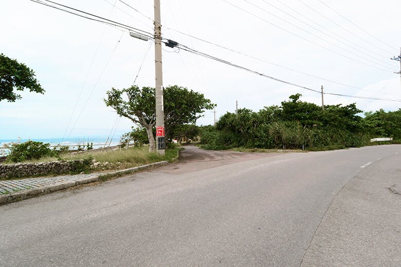 琉球観音崎灯台|岬への入り口