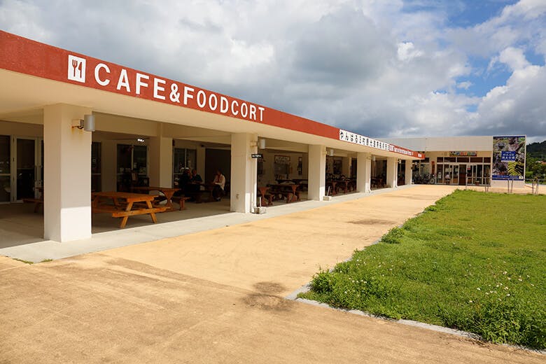道の駅ゆいゆい国頭｜フードコートの外観