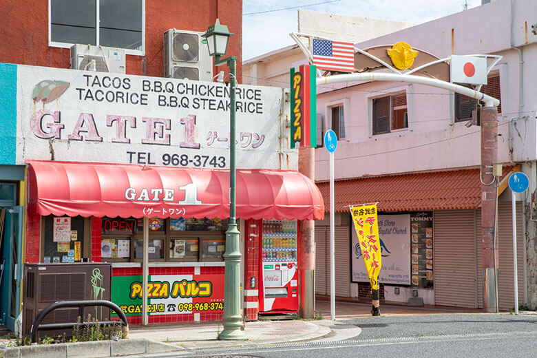 GATE1|アメリカンな雰囲気の店舗周辺