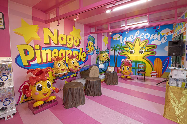 ナゴパイナップルパーク｜キャラクターとのフォトスポットになっている「パピマルの部屋」内観