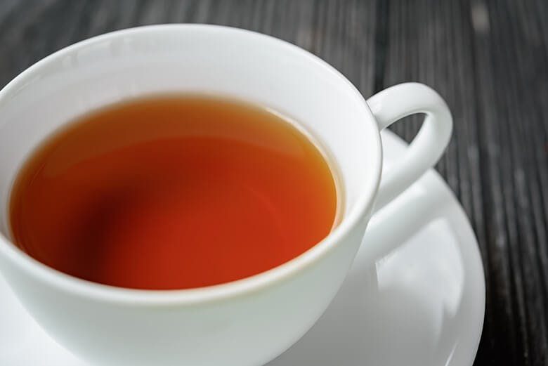 山城紅茶(やましろこうちゃ)|ティーカップに注がれたこはく色の紅茶