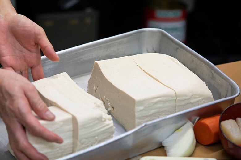 海洋食堂|トレイに乗せられた自家製豆腐