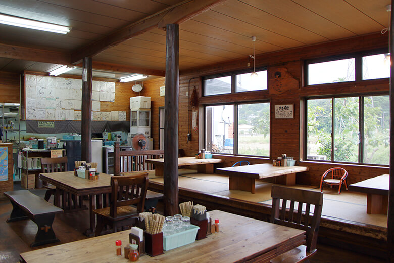 きしもと食堂|八重岳(やえだけ)店店内