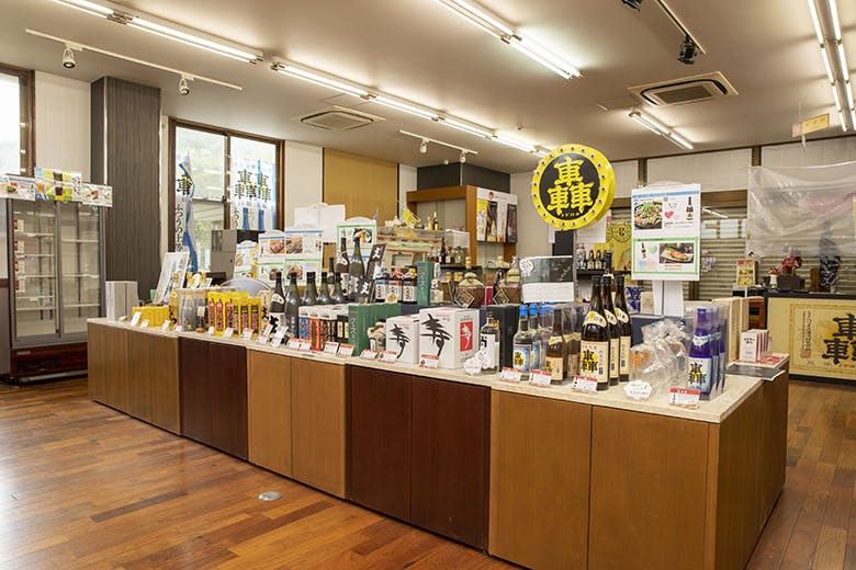 ヘリオス酒造|直営ショップに並んだ多彩な商品