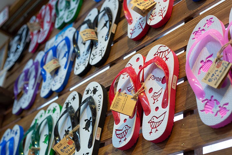 琉球ぴらす｜柄を施した島ぞうり「島サバタトゥー」