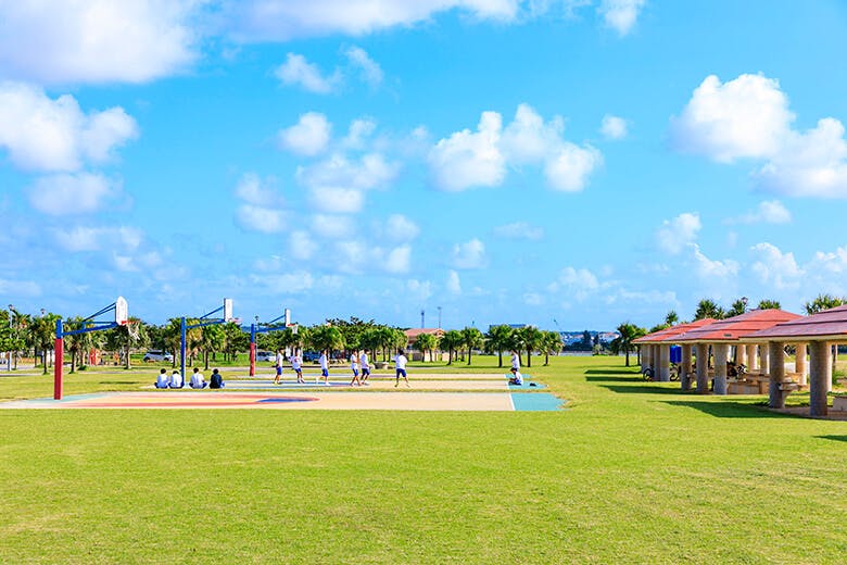 オリオンECO美らSUNビーチ｜敷地内にあるバスケットコート