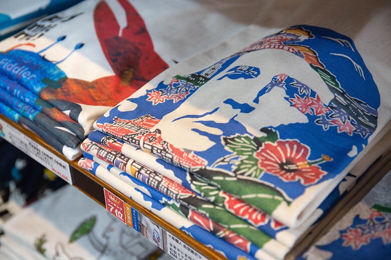 琉球ぴらす｜チェ・ゲバラと紅型をコラボしたデザインのTシャツ