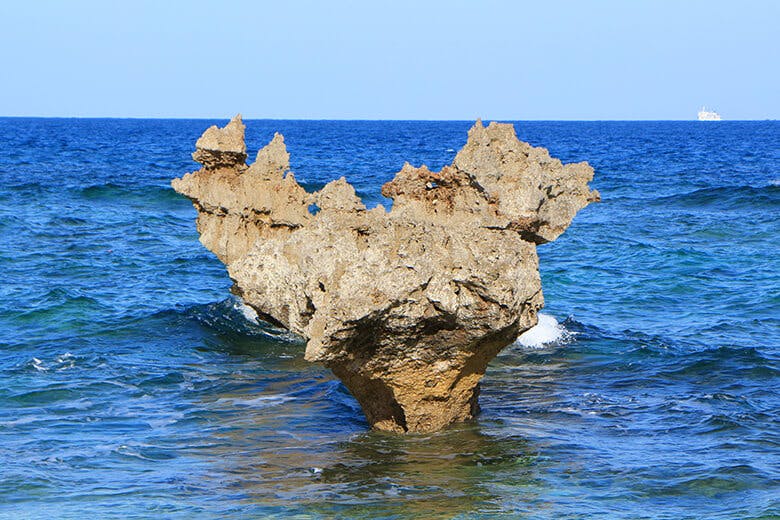 古宇利島ハートロック｜ハートに見える岩