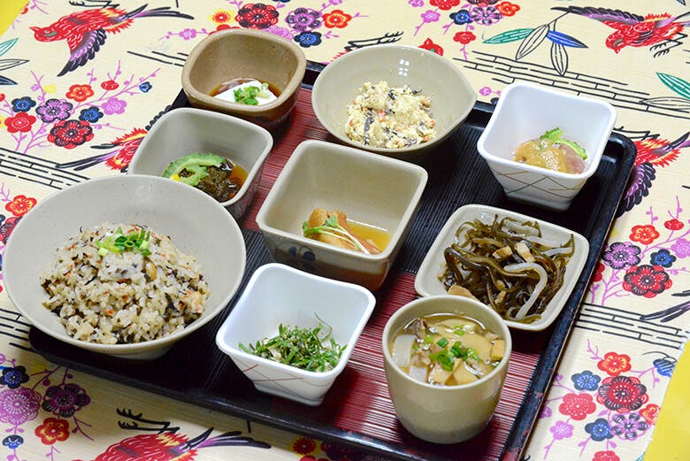 名護曲レストラン｜名護曲（なぐまがい）定食