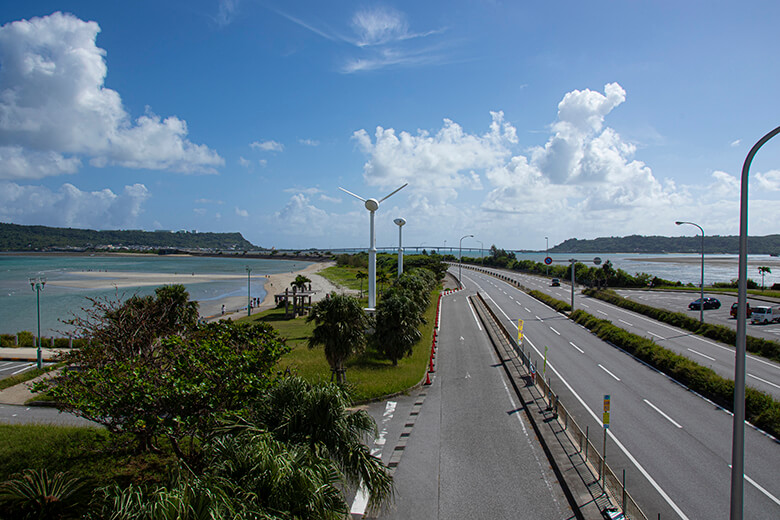 海中道路|遊歩道から見渡す海中道路