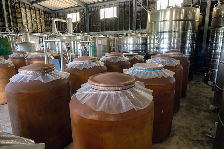 神谷酒造所|泡盛を貯蔵する甕