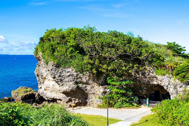 渡具知ビーチ｜沖縄南八景のひとつとされる景勝地「トゥマイグシク」