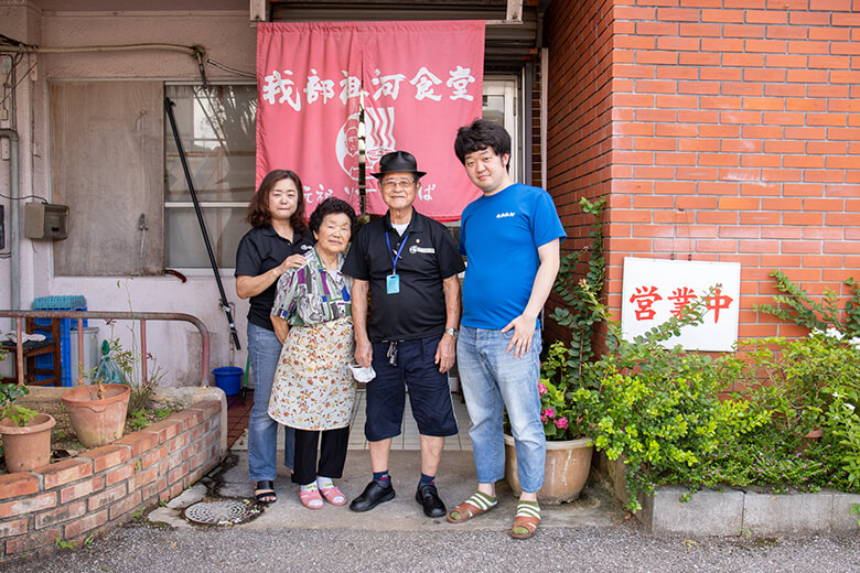 我部祖河食堂｜本店を経営するご家族