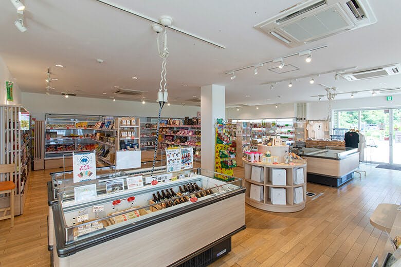 瀬長島ウミカジテラス|「瀬長島47STORE」店舗内観