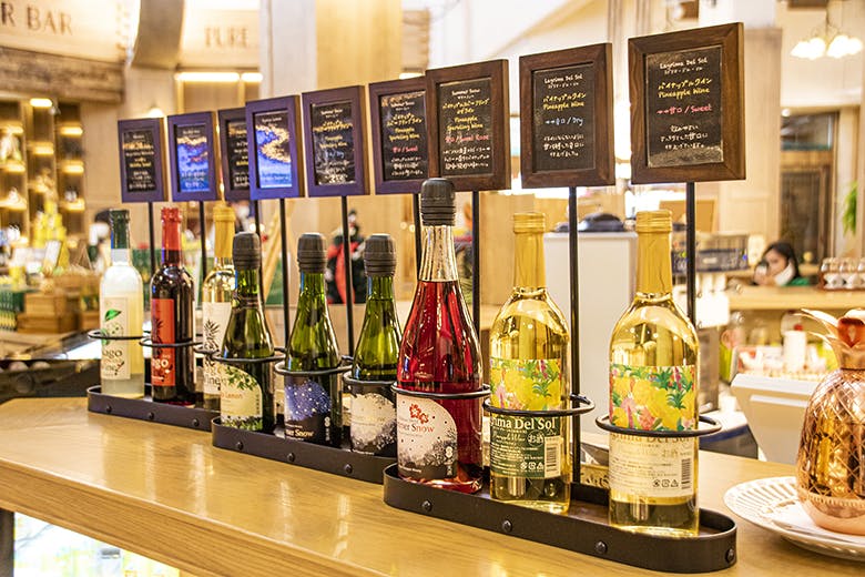 ナゴパイナップルパーク｜お洒落なワインの試飲コーナー