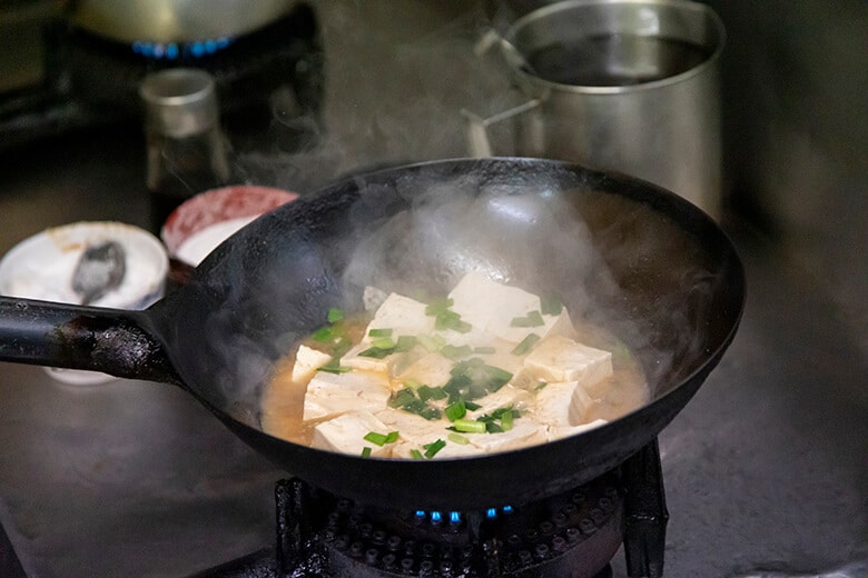 海洋食堂|中華鍋で調理される豆腐料理