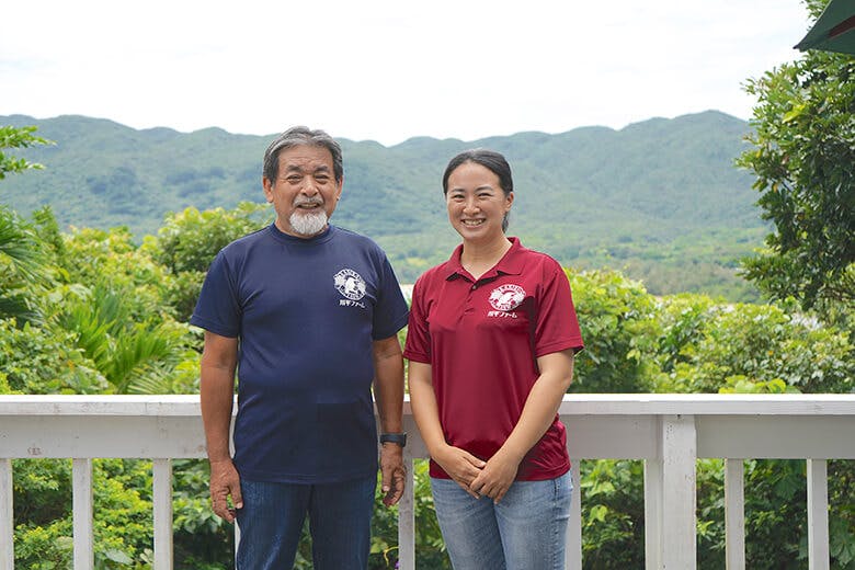 川平ファーム｜川平ファーム代表取締役　橋爪雅彦さんと長女の遊季さん